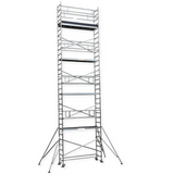Échafaudage aluminium compact AMIPRO-S, monté sur roues avec plateforme antidérapante, facile à stocker et à déplacer