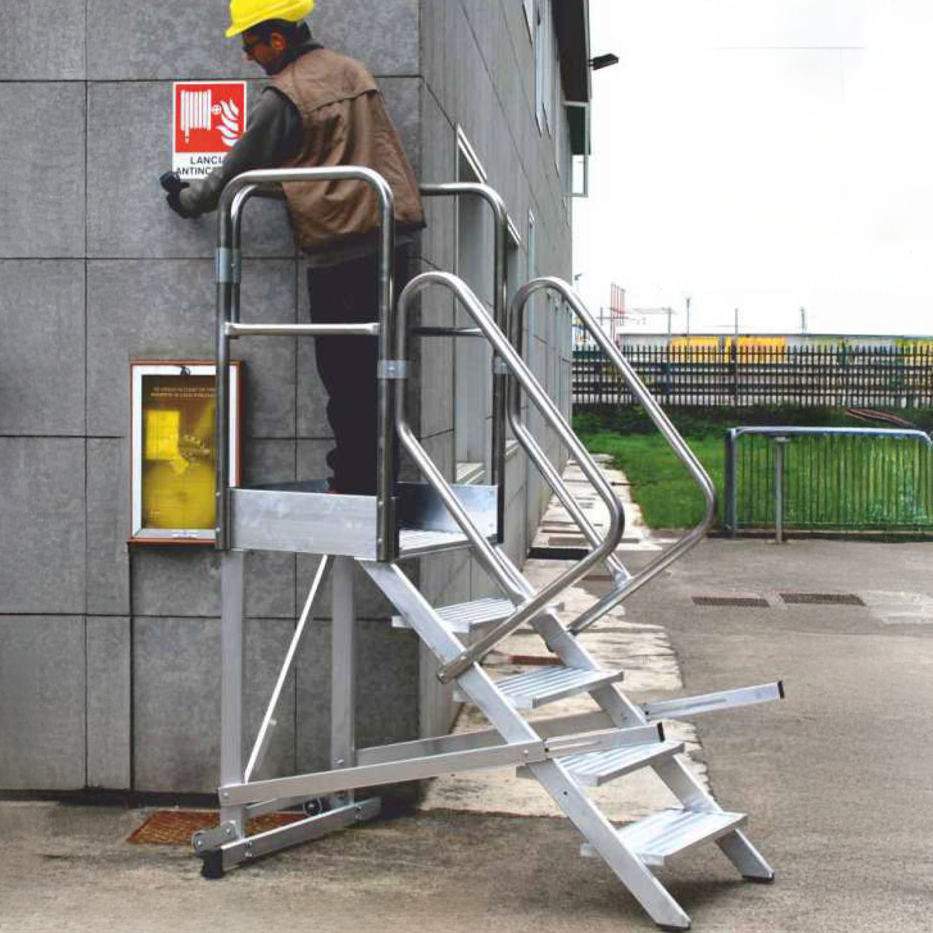 Escabeau plateforme marches avec rampe largeur 60 cm