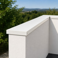 Couvertine blanche posée sur muret