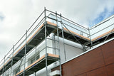 Échafaudage de façade F3000 monté en angle de bâtiment