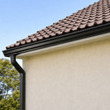 Kit gouttière aluminium G300 posé en rive de toiture avec descente 60x80