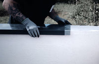Positionnement de la patte de fixation sur le muret